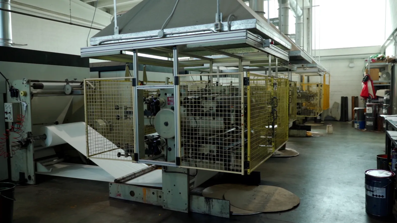 Reparto produttivo con le macchine per la carta